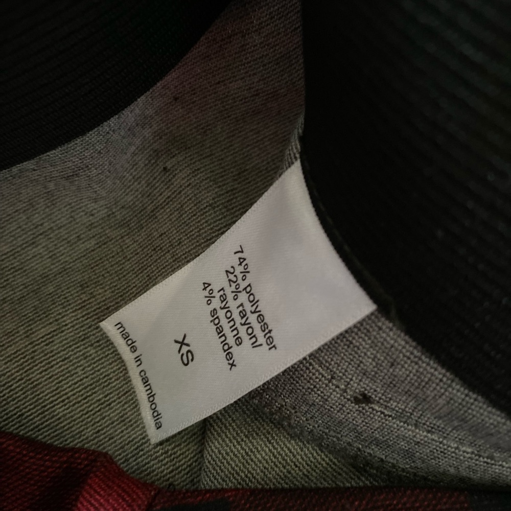 Maurices women’s extra small red / black plaid skirt - Picture 4 of 6